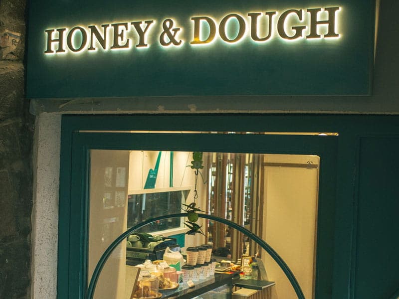 Honey & Dough - Slide 1